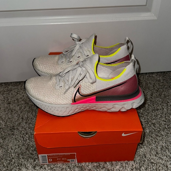 Nike React Infinity Run Shoes - Picture 2 of 7